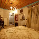 Szálloda Travel Cave 2*