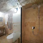 Travel Cave 2*