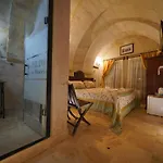 Travel Cave Szálloda 2*