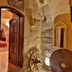 Travel Cave Szálloda 2*