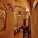 Travel Cave 2*