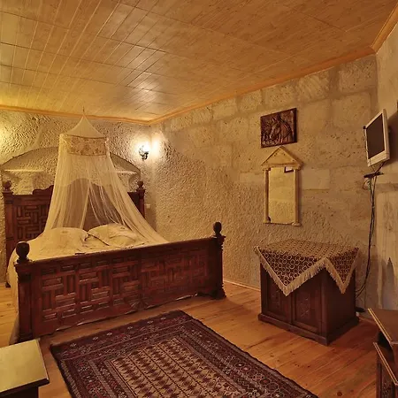 Travel Cave Hotel 2*