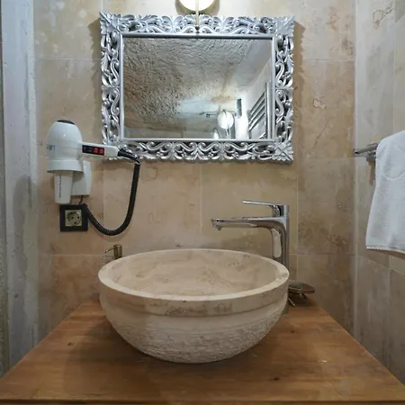 Hotel Travel Cave