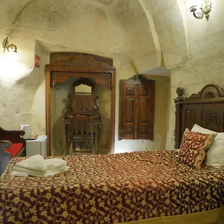 Travel Cave Szálloda